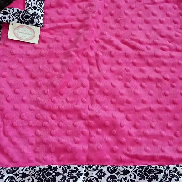 Pink and Black Patterned Baby Blanket NWT Room Accent - Picture 6 of 6